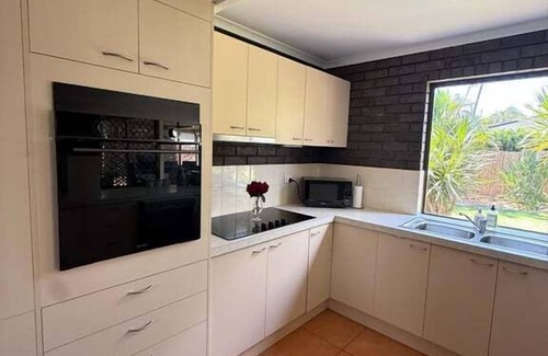 Bargara House | Pasir Penyu – “Turtle Sands” | Modern Coastal Escape near Kellys Beach