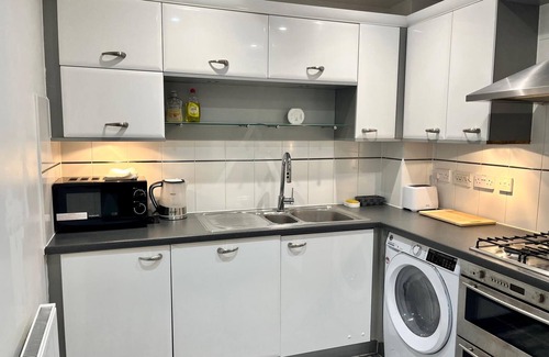 Edgware Apartment | Pass the Keys | Central 2 Bed flat in Edgeware with Parking