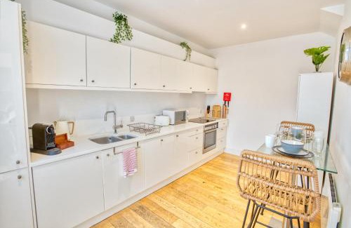 Lincoln House | Pass the Keys Centrally Located Apartment