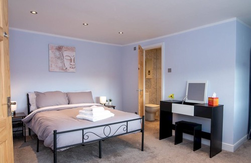 Ombersley House | Pass the Keys | Elegant Georgian Home in Picture Perfect Village