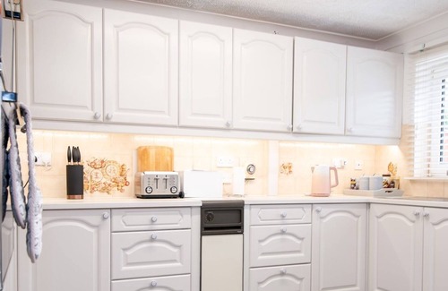 Ombersley House | Pass the Keys | Elegant Georgian Home in Picture Perfect Village