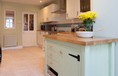 Stratton House | Pass the Keys | Quarry Cottage Courtyard Garden