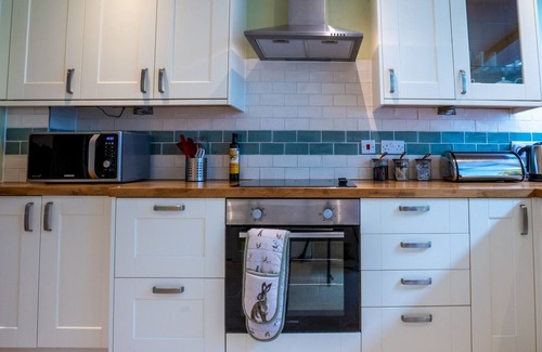 Stratton House | Pass the Keys | Quarry Cottage Courtyard Garden