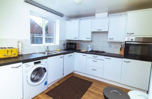 Hatfield House | Pass the Keys | Spacious 4-Bedroom Home | Prime Hatfield Location