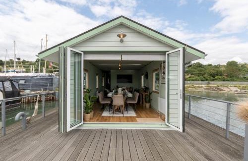 Leigh-on-Sea House | Pass the Keys The Pontoon