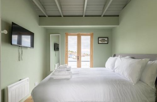 Leigh-on-Sea House | Pass the Keys The Pontoon