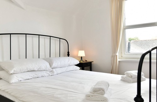 Pontcanna Apartment | Pass the Keys | Two Bed Apartment with a View