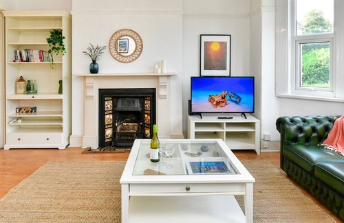 Pontcanna Apartment | Pass the Keys | Two Bed Apartment with a View