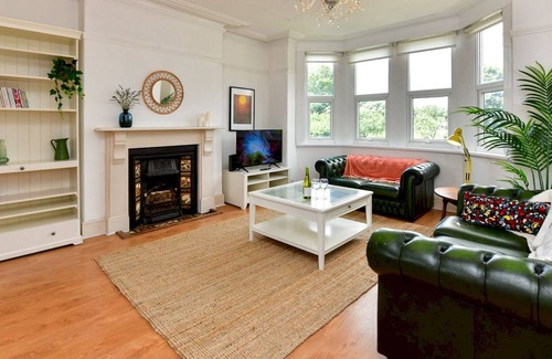 Pontcanna Apartment | Pass the Keys | Two Bed Apartment with a View