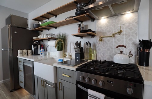 Bellmawr Apartment | ★Patio★Parking★300Mbps★15min->AirPort&CenterCity★