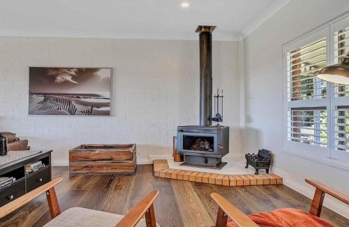 Newrybar House | Paul's Farmhouse - 4 BR rural retreat with views