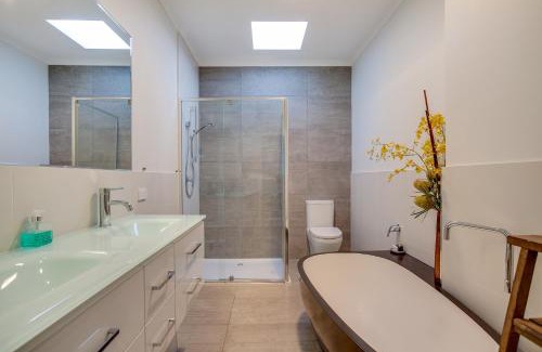 Rye House | Paws Up Classic