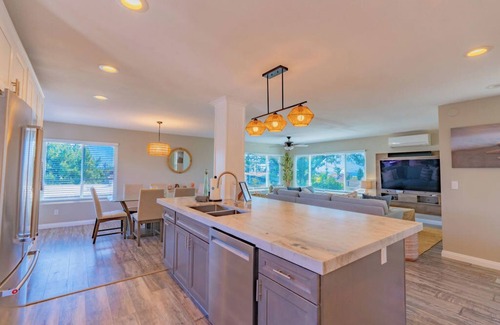 North Pacific Beach House | PB Compound Getaway, Steps to Surf and Sand