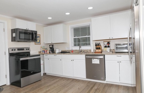 Burks Fork House | Peace and Pinecones Cottage by Buffalo Mountain Getaway