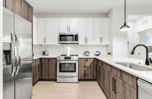 Ruskin Apartment | Peaceful 2BR by the Bay Pool and Coastal Vibes