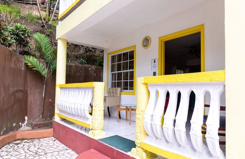 Marigot Bay Apartment | Peaceful apartment in Marigot bay 2 mins walk to the beach