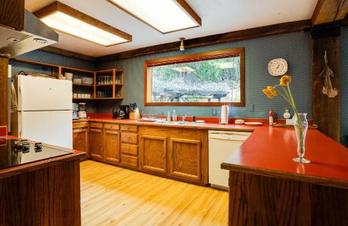 Murphy House | Peaceful Applegate River Valley Sanctuary!