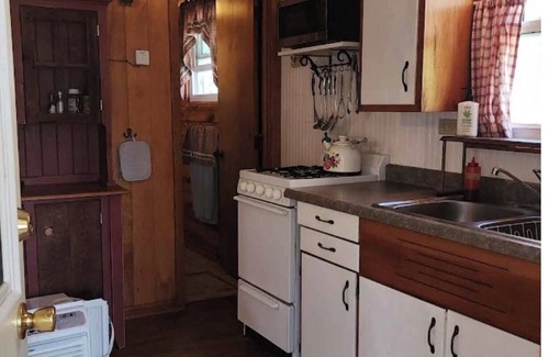 Holcombe Cabin | Peaceful Cabin on Lake Holcombe - Sleeps 4-6 Quiet no wake. Private fishing dock