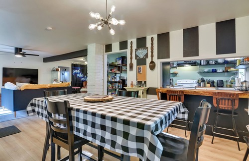 Kelso - Longview House | Peaceful + Chic Oasis: Fire Pit, Grill, Yard
