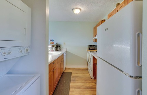 Maunaloa Condo | Peaceful Condo w/Amenities: Steps to Beach!