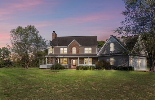 Sardinia House | Peaceful Country Retreat 20 acres Private Pond