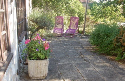 Champagne-Mouton Cottage | Peaceful Detached Cottage Studio French Countryside Private Garden Nature Lovers