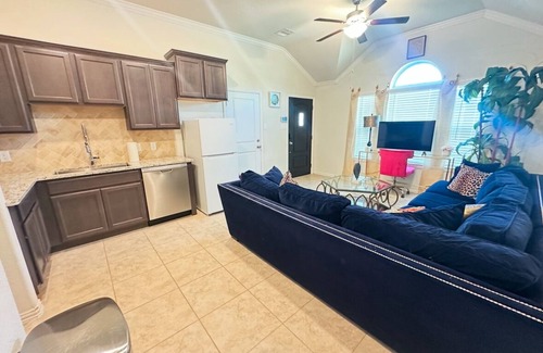 Iowa Colony Apartment | Peaceful getaway close to the city. Minutes to Everything. Amenities galore!