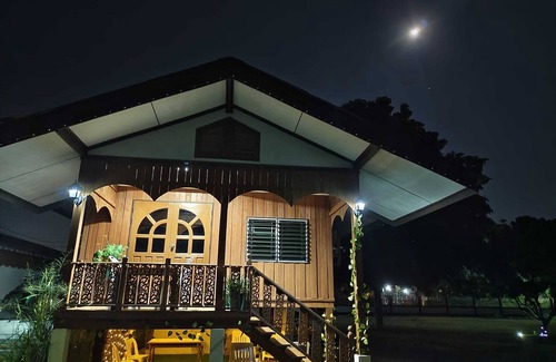 San Pa Thong House | Peaceful Getaway with FULL KITCHEN-BBQ-Huge Garden-Near Famous Buffalo Market