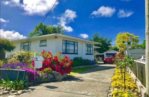 Motueka House | Peaceful House with Kids Playground
