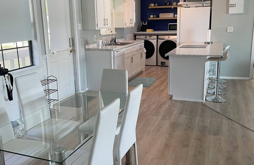 Mexia House | Peaceful lakefront vacation home