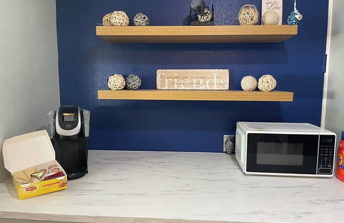 Mexia House | Peaceful lakefront vacation home