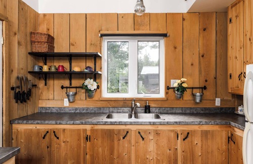 Saint-Calixte Ski Chalet | Peaceful Lakeside Escape with Spa and Kayak Fun