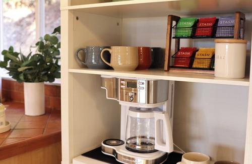 North Ridge House | Peaceful mountain getaway! Amazing sunset deck + nearby trails