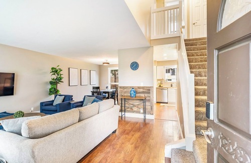 Troutdale House | Peaceful Parkside Pad - Game Room