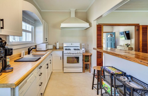 Baldwin House | Peaceful Patio, Sunroom: Pet-Friendly Baldwin Home