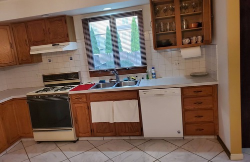 Bordentown House | Peaceful private 4 Bedroom Residential Home with serenity park like setting