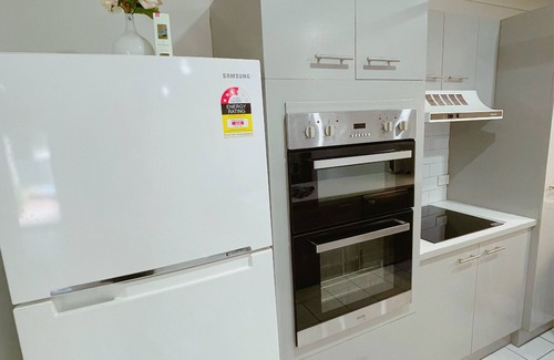 Hillcrest House | Peaceful, Relaxing Getaway 5 Bedroom House With Spa