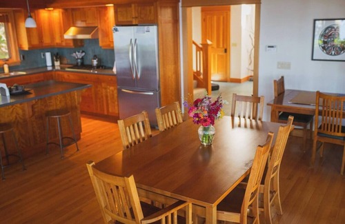 Lummi Island House | Peaceful Seaside-Woodland Escape