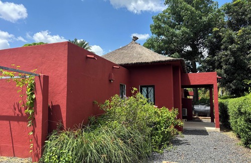 Ngaring House | Peaceful vacation 15 minutes from Saly with swimming pool. Vehicle rental available