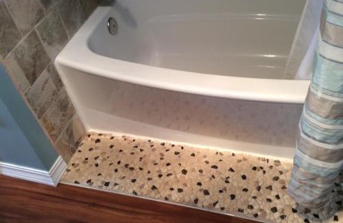 Corvallis House | Peaceful Vacation Getaway, Private Yard, Hot Tub, 360 Views, Cozy Cottage in the heart of the Bitterroot Valley, Sage Cottage 406