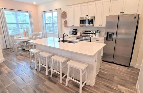 West Kissimmee Cottage | "Peachy Keen" 3BD Pool & Spa Cottage Near Disney