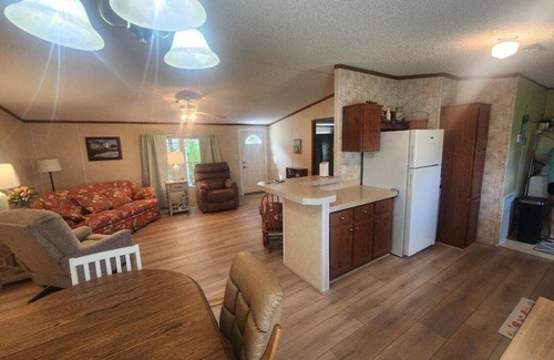 Buckhead Ridge House | Peachy Keen in Buckhead RidgenRare 3/2 with Lake O access from waterfront home