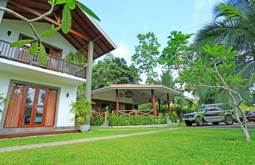 Kaduruduwa Villa | Peacock Villa Walahanduwa - Galle
