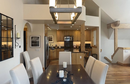 Warrior's Mark West House | Peak 10 Place - Free Winter Shuttle to Lift - Ski-In, Ski-Out for Experts Only