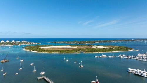 Riviera Beach Villa | Peanut Island Paradise I 4 Mins to Island Shuttle!
