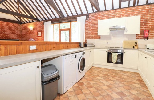 Foxley House | PEAR TREE, family friendly, with a garden in Wood Norton