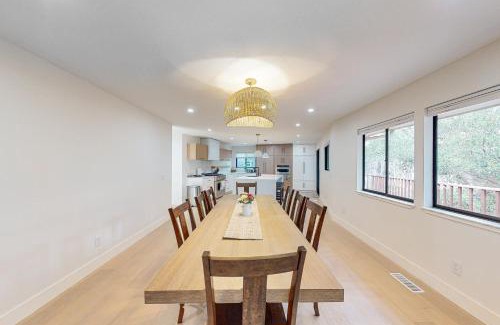 Del Monte Forest House | Pebble Beach Abundant Oasis