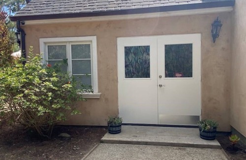 Del Monte Forest House | Pebble Beach forest hideaway!