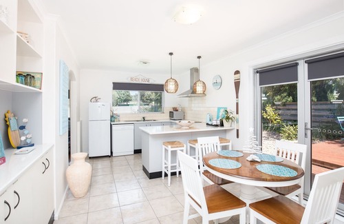 Waterhouse House | PEBBLES@ROBE LONG BEACH