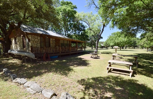 Hunt Cabin | Pedasito Del Rio Just Steps from the Beautiful Guadalupe River